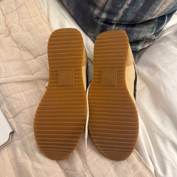 Dolce Vita Low Top Sneaker - Picture 5 of 8